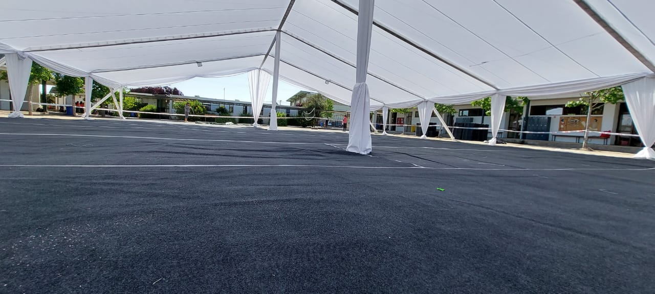 Evento corporativo con carpas